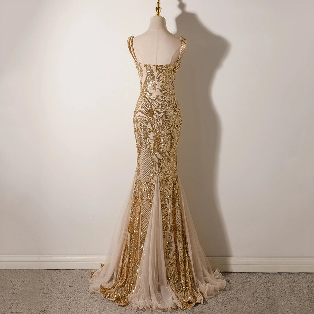 robe blanc et dorée
