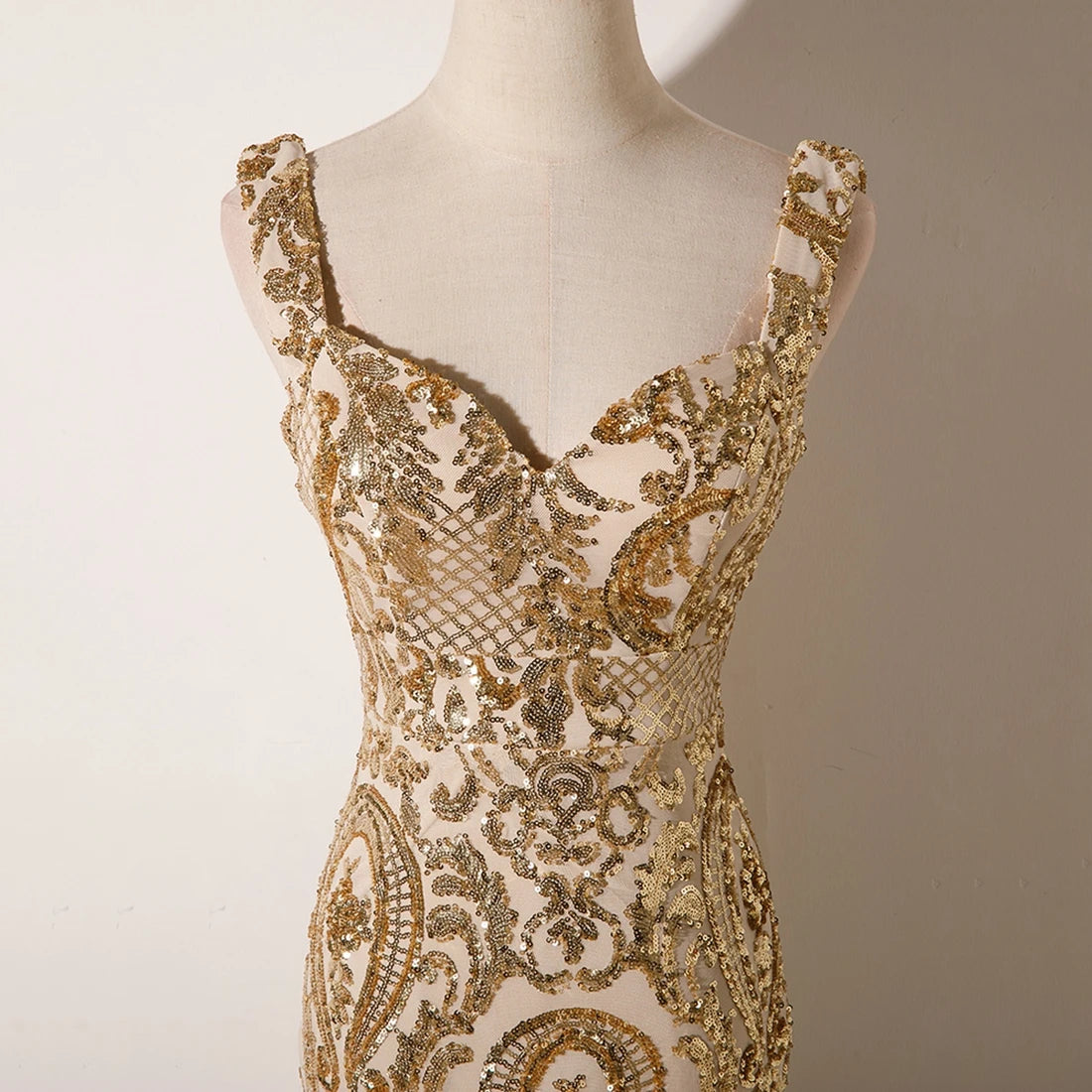 robe blanc et dorée