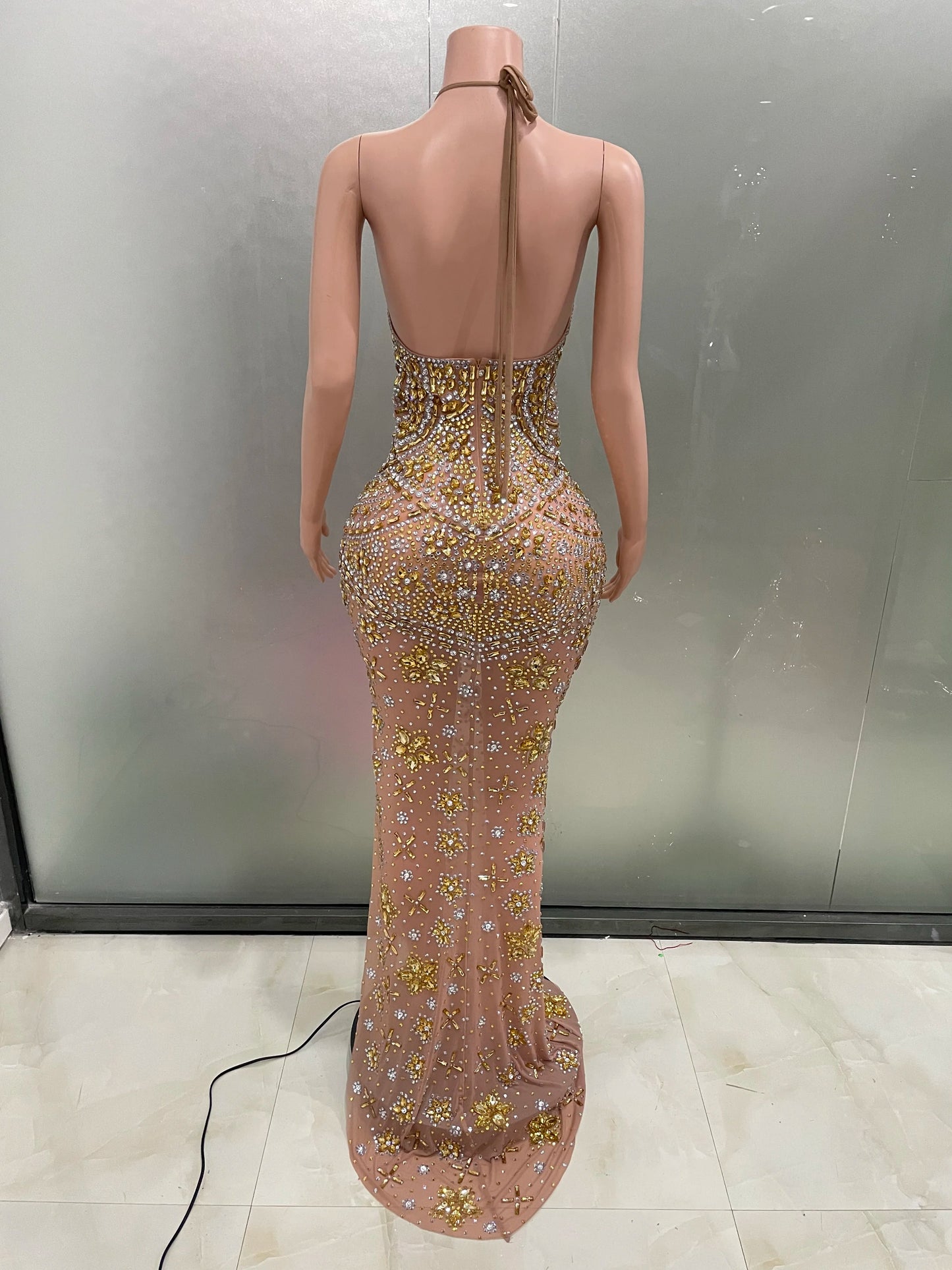 robe dorée dos nu
