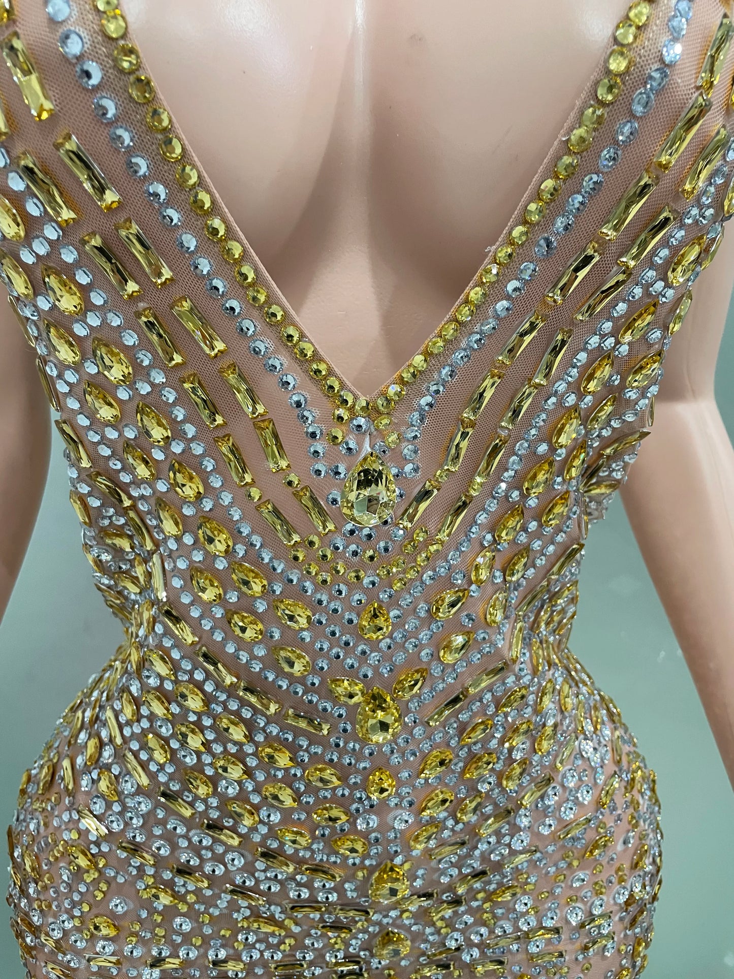 robe dorée dos nu