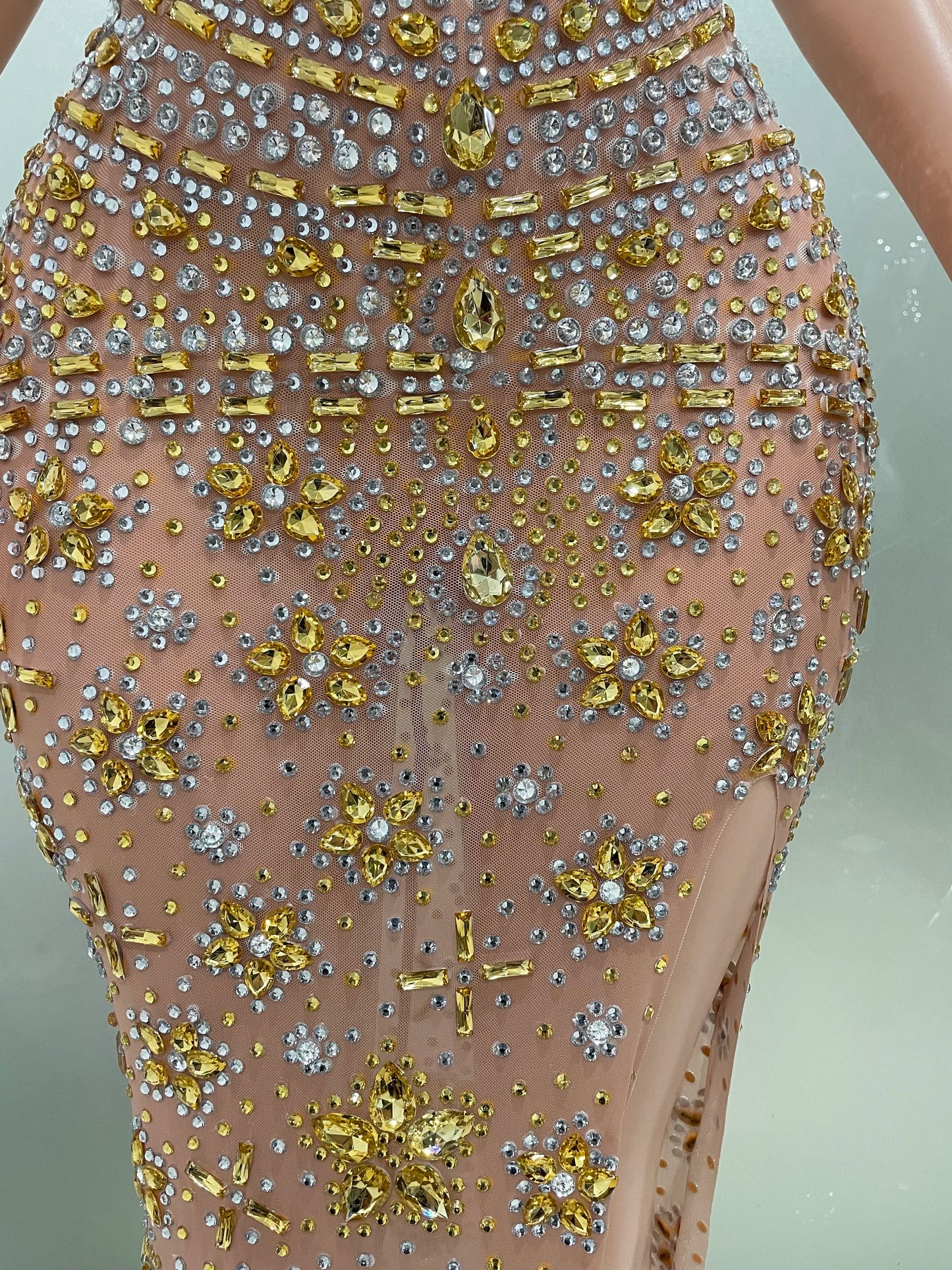 robe dorée dos nu