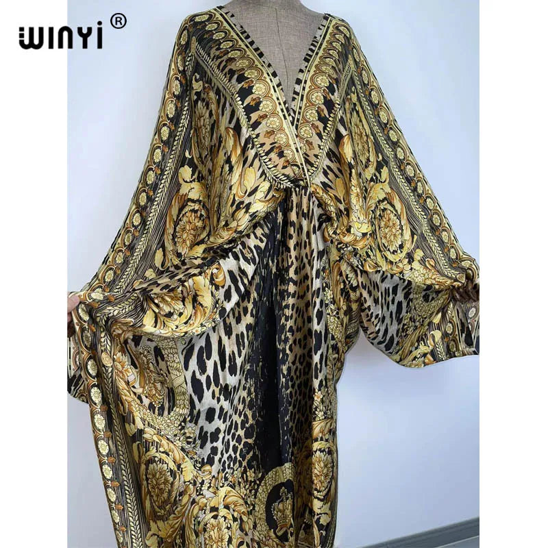 robe noire dorée