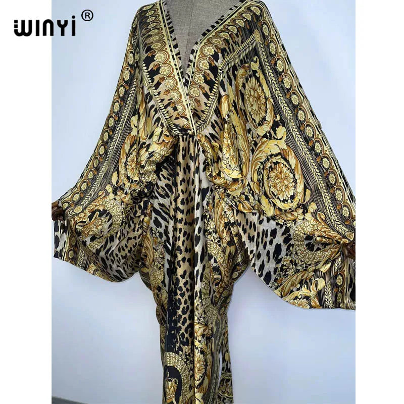 robe noire dorée